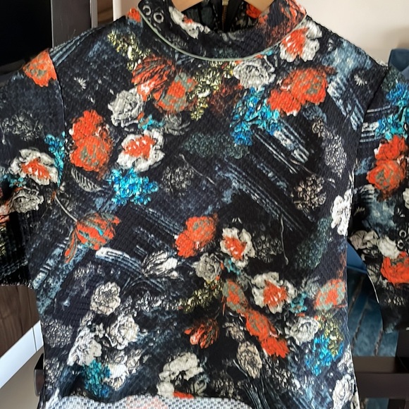 Kazo high neck, high low top - Picture 3 of 6